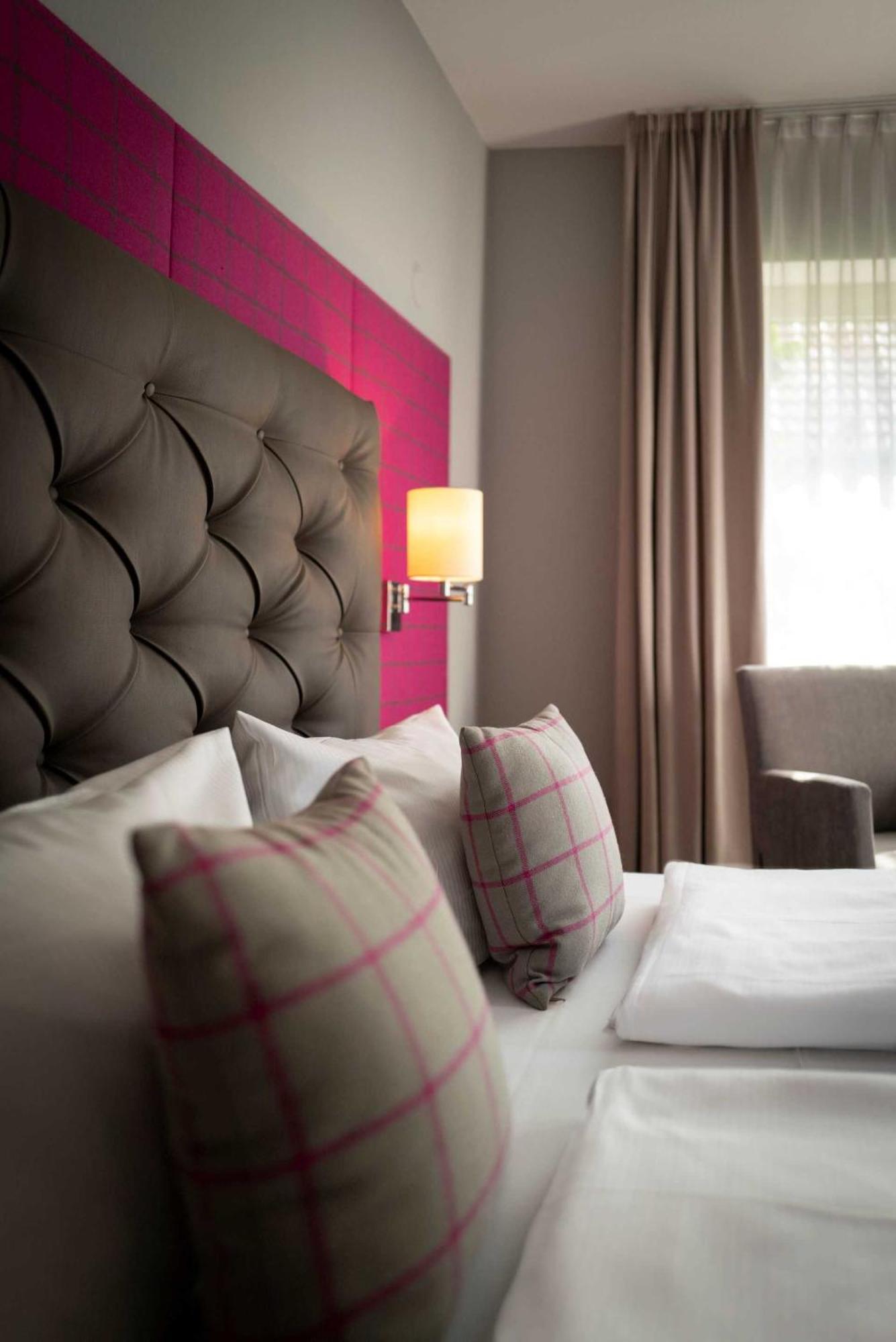 Landhotel 3Kronen Adelsdorf Luaran gambar