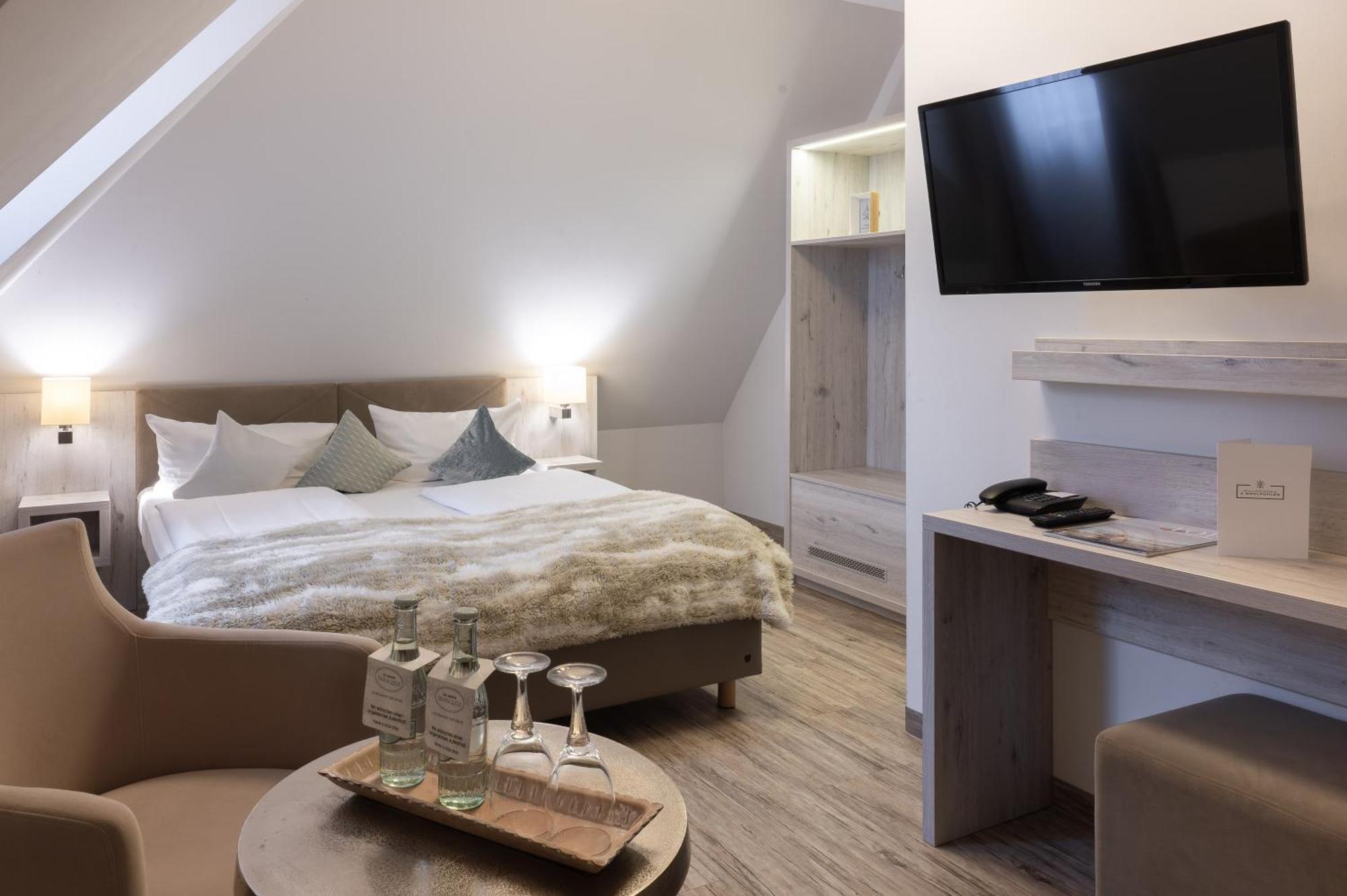 Landhotel 3Kronen Adelsdorf Luaran gambar