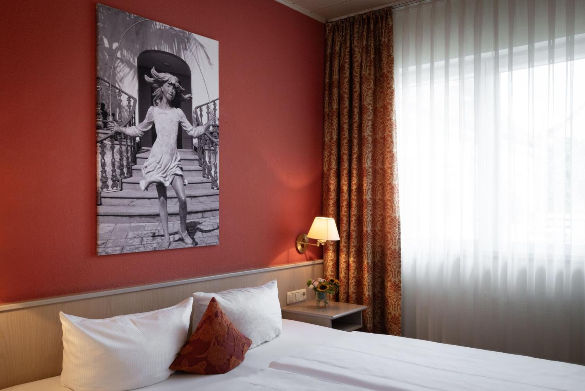 Landhotel 3Kronen Adelsdorf Luaran gambar