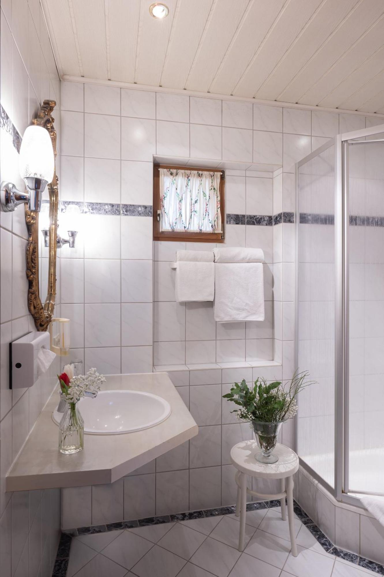 Landhotel 3Kronen Adelsdorf Luaran gambar